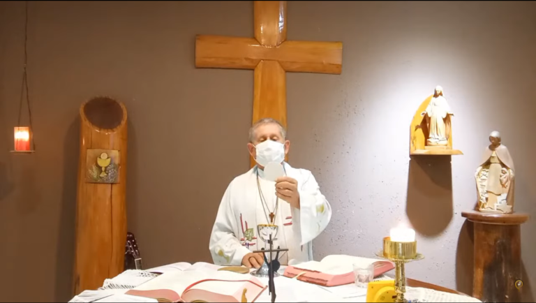 Dom Vilsom Basso, na Missa em Seu Lar